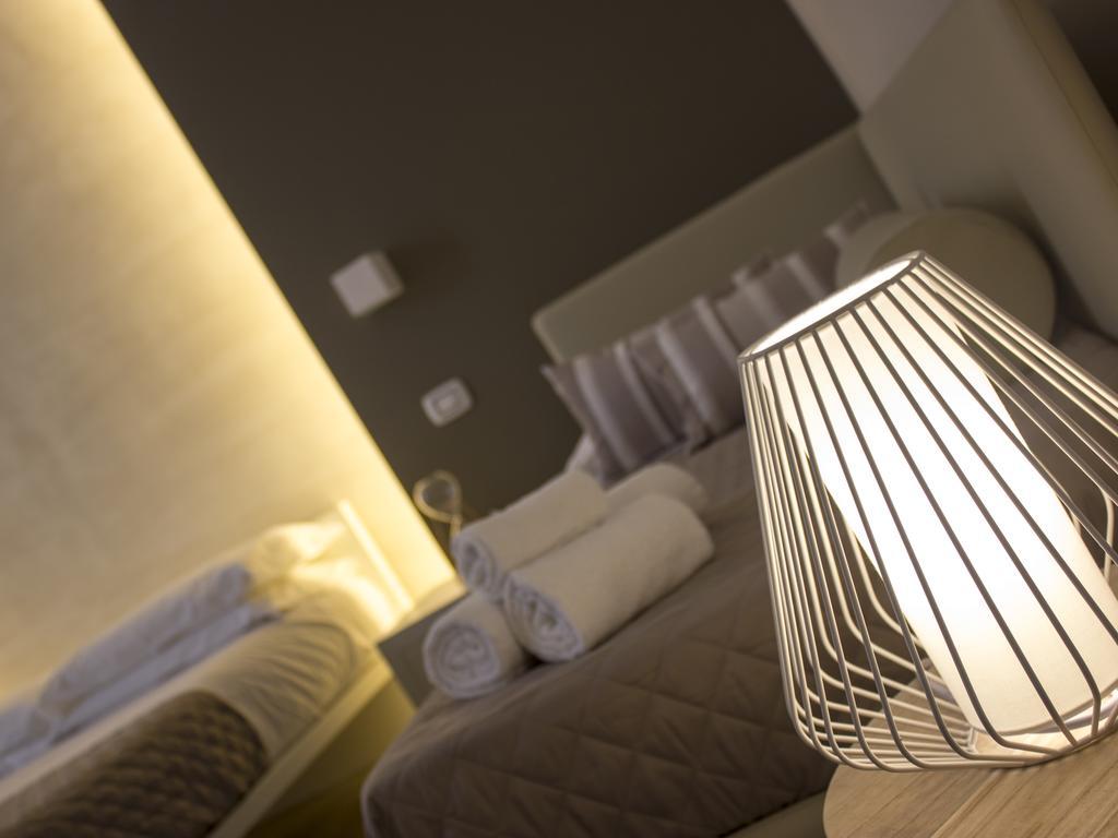 La Banchina Holiday Rooms Trani Exterior photo